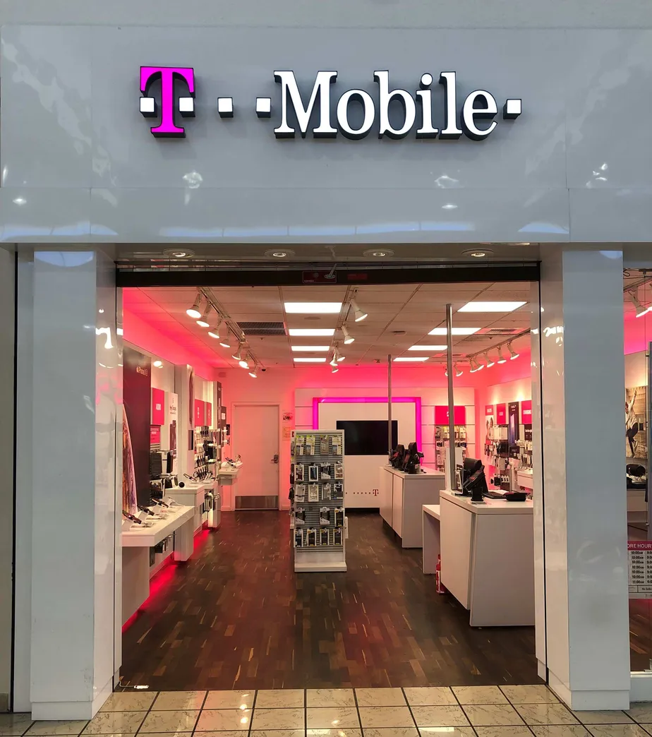 Foto del exterior de la tienda T-Mobile en Weberstown In-line, Stockton, CA