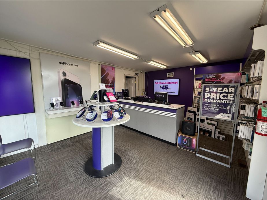 Metro by T-Mobile 285 N West End Blvd - 285 N West End Blvd