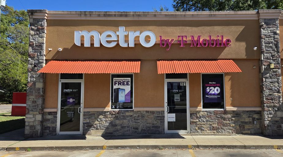Metro by T-Mobile 1600 S Green St - 1600 S Green St 