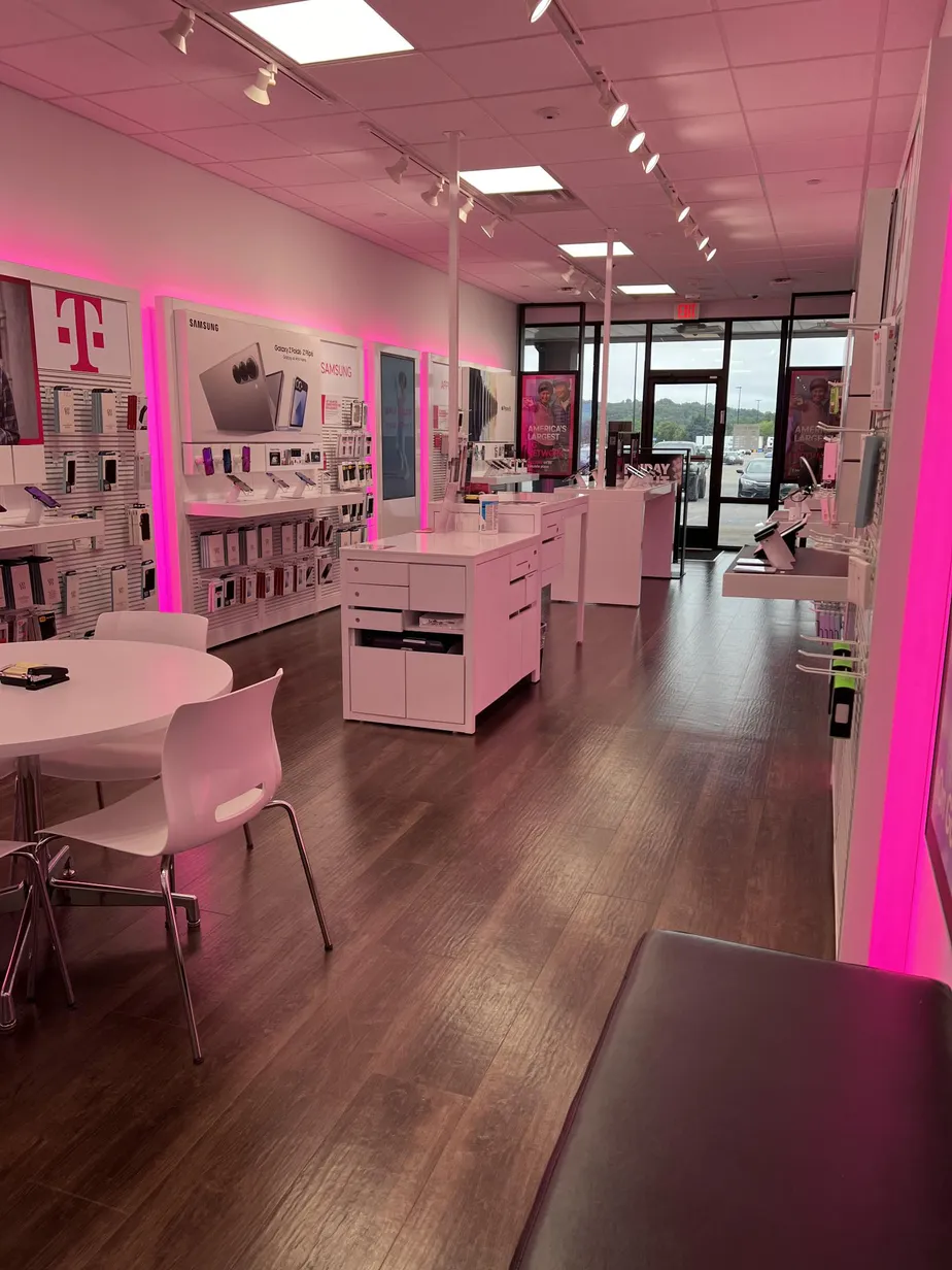  Interior photo of T-Mobile Store at Logan Commons, Logan, OH 