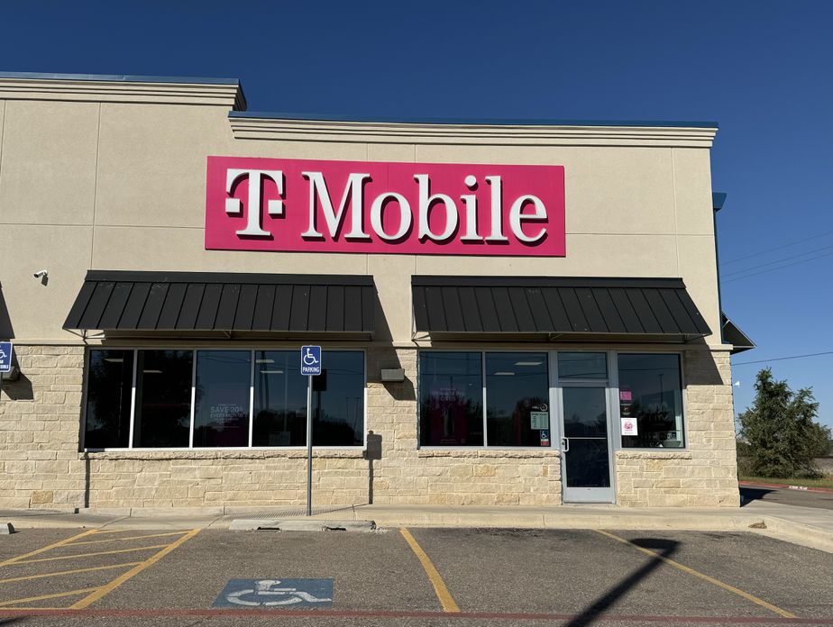 Exterior photo of T-Mobile Store at N 23rd St & Russell Long Blvd, Canyon, TX