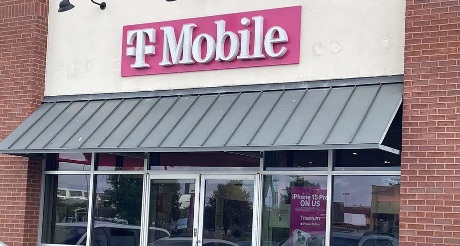 Exterior photo of T-Mobile Store at Colerain & Commons, Cincinnati, OH
