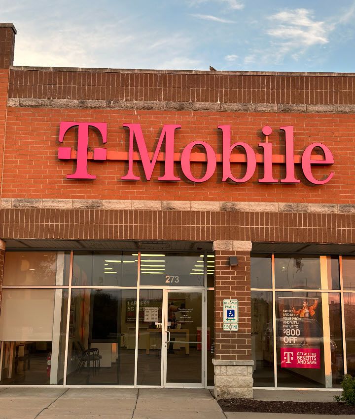 Exterior photo of T-Mobile Store at E US Route 6 & State Route 47, Morris, IL