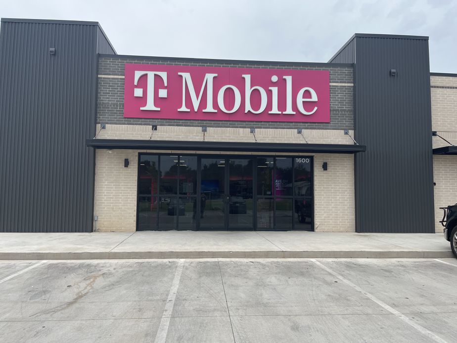Exterior photo of T-Mobile Store at Wrangler & Harvey, Seminole, OK