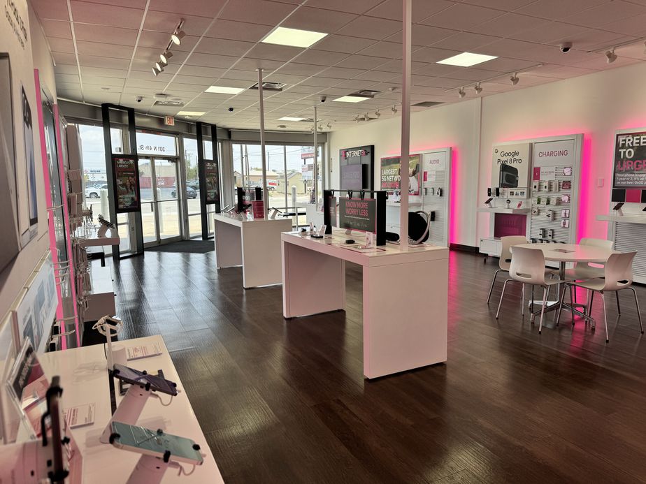  Interior photo of T-Mobile Store at 4th & Dallas, Lamesa, TX 