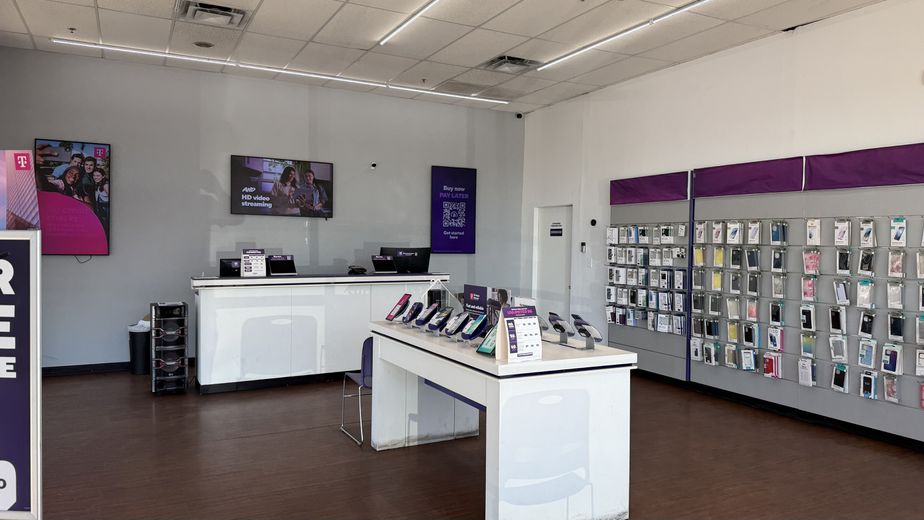 Metro by T-Mobile 6805 N 19th Ave - 6805 N 19th Ave 