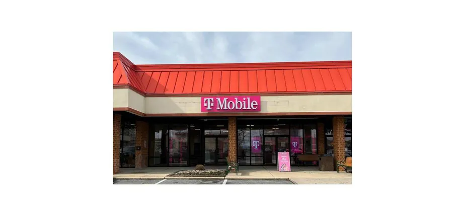 Exterior photo of T-Mobile Store at Coastal Hwy & Edward Taylor Rd, Ocean City, MD