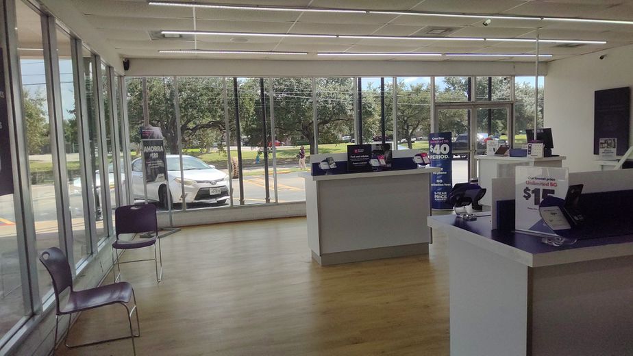 Metro by T-Mobile 11338 Chimney Rock Rd - 11338 Chimney Rock Rd 