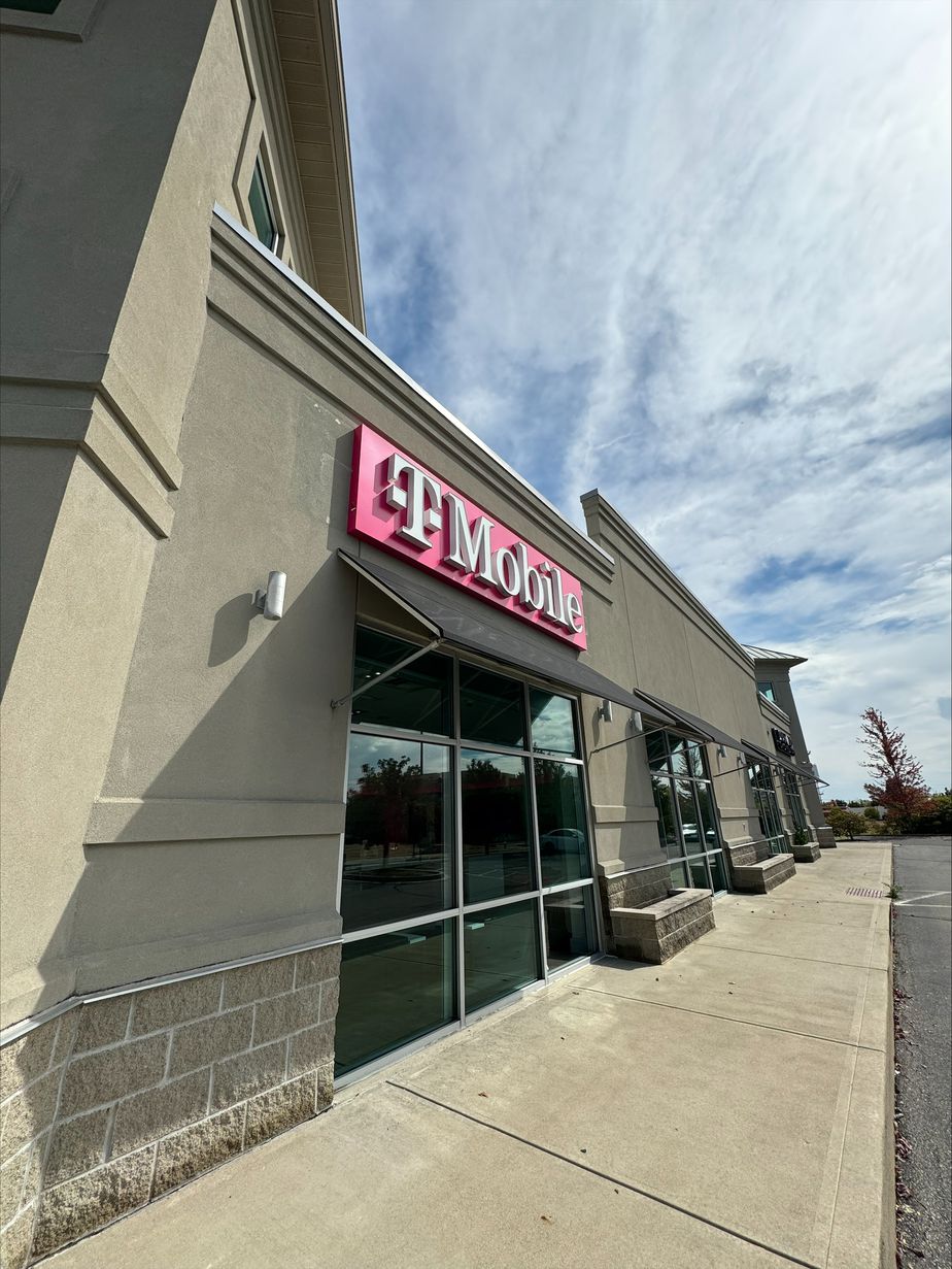 Exterior photo of T-Mobile Store at Miller Lane & York Cmns Blvd, Dayton, OH