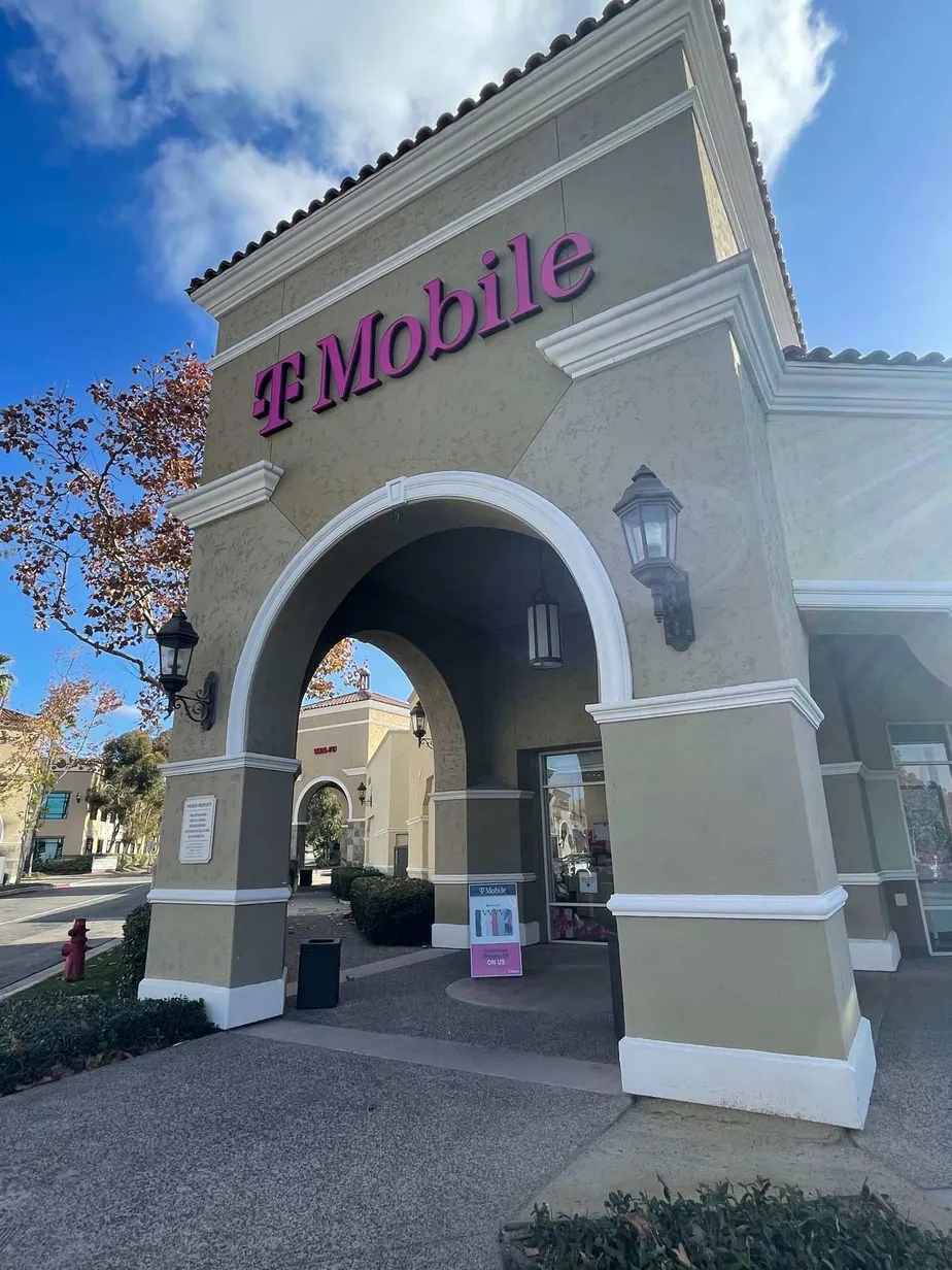  Exterior photo of T-Mobile Store at Santa Margarita Pkwy & El Paseo, RANCHO STA MARG, CA 