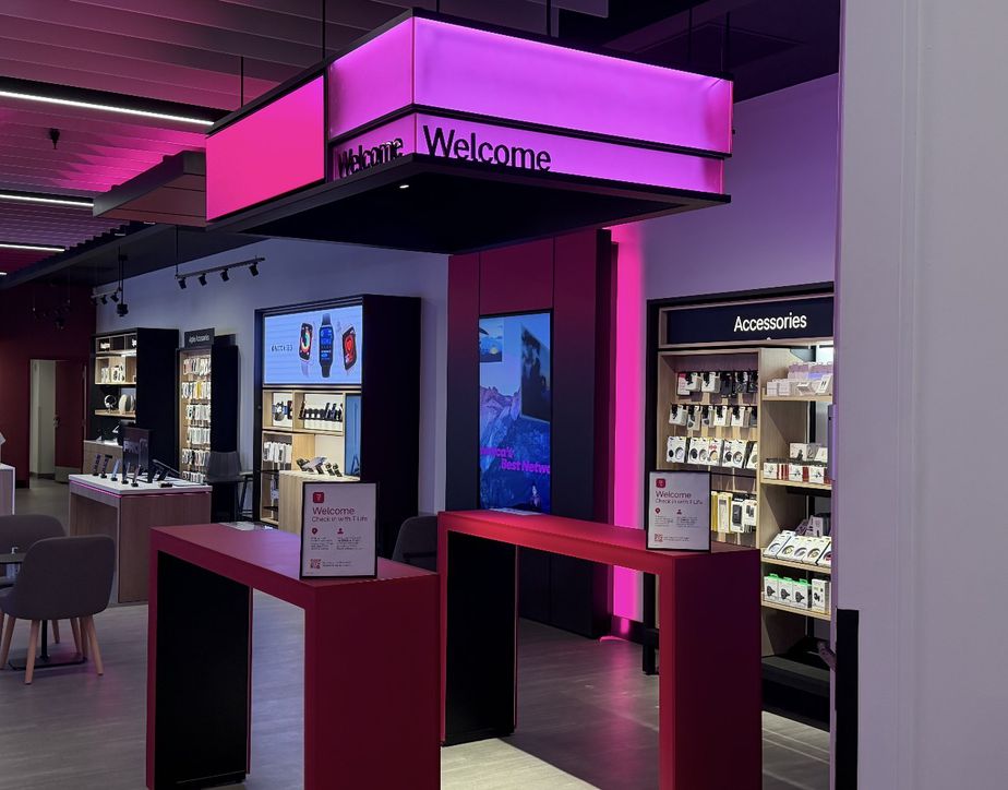 T-Mobile Westfarms - 421 Westfarms Mall 
