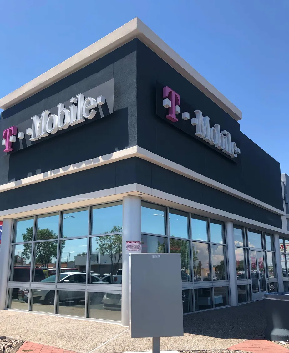Foto del exterior de la tienda T-Mobile en San Mateo, Albuquerque, NM