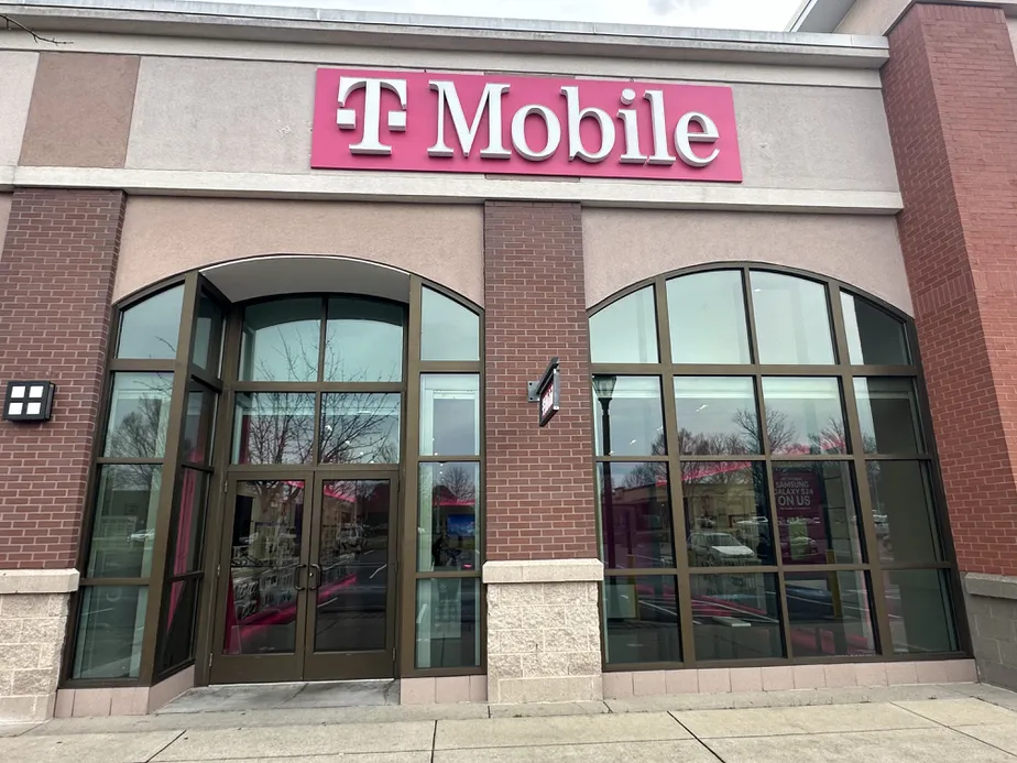  Exterior photo of T-Mobile Store at White Oak Village, Richmond, VA 