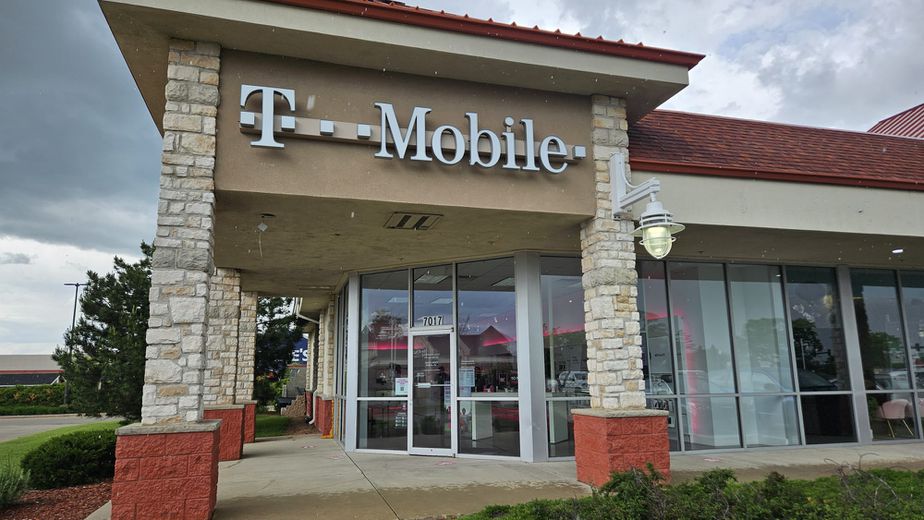 Exterior photo of T-Mobile Store at Franklin - Riverwood Blvd, Franklin, WI