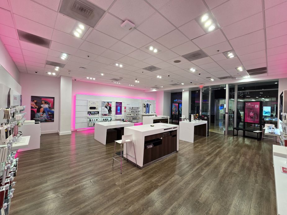 Interior photo of T-Mobile Store at Oakridge Mall, San Jose, CA