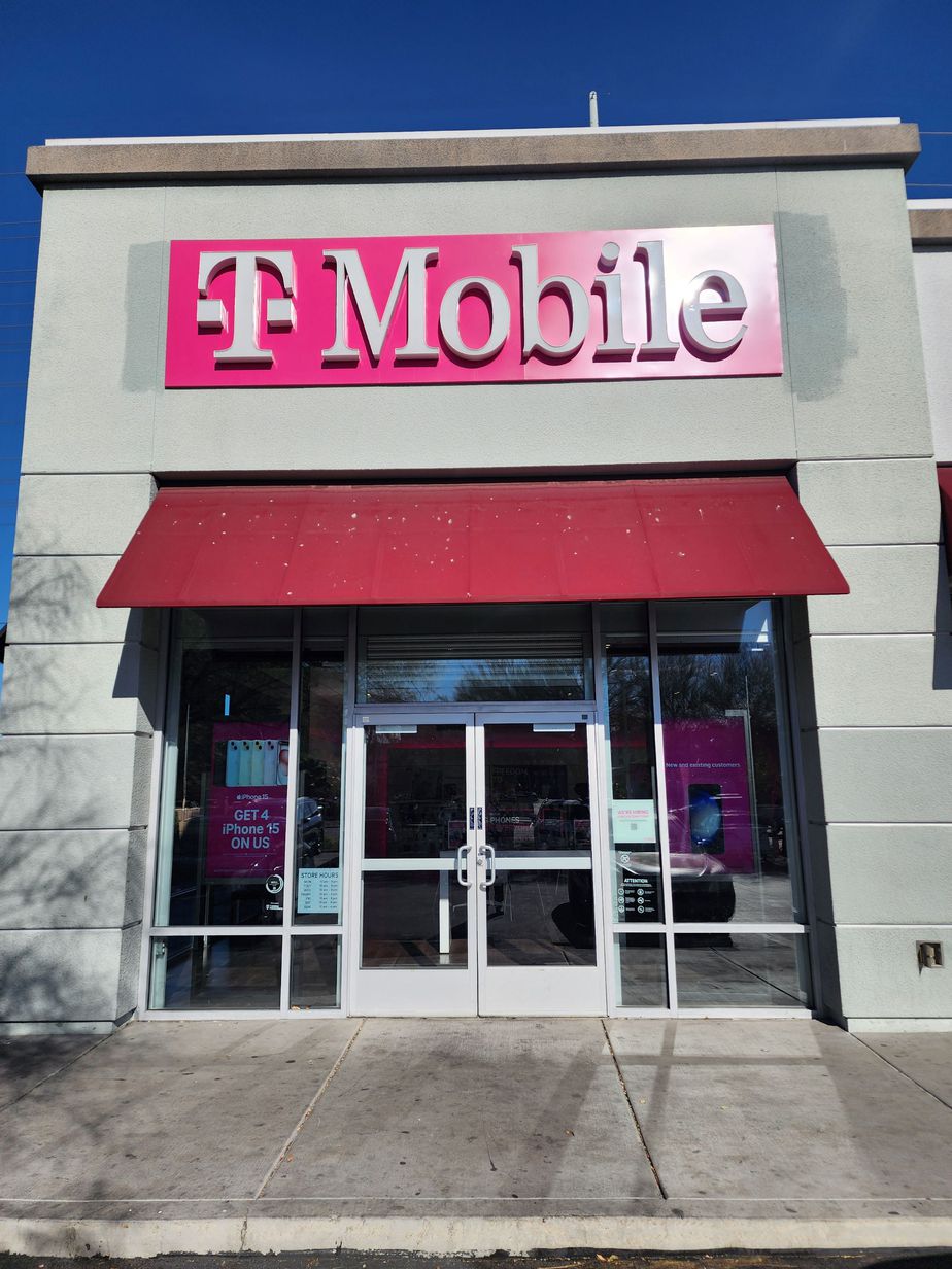 Exterior photo of T-Mobile Store at Flamingo & Maryland, Las Vegas, NV