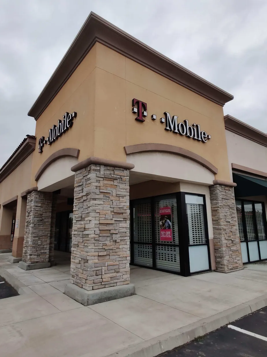 Exterior photo of T-Mobile store at 12th & Centennial, Hanford, CA