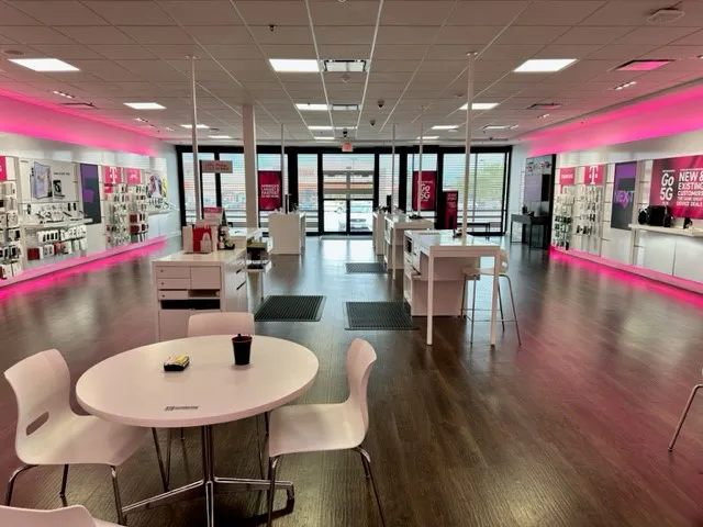  Interior photo of T-Mobile Store at Springboro Pike & Mall Woods Dr, Dayton, OH 