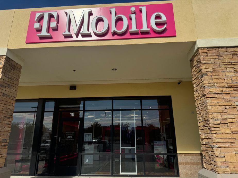 Exterior photo of T-Mobile Store at E Ocotillo Rd & S Gilbert Rd, Chandler, AZ