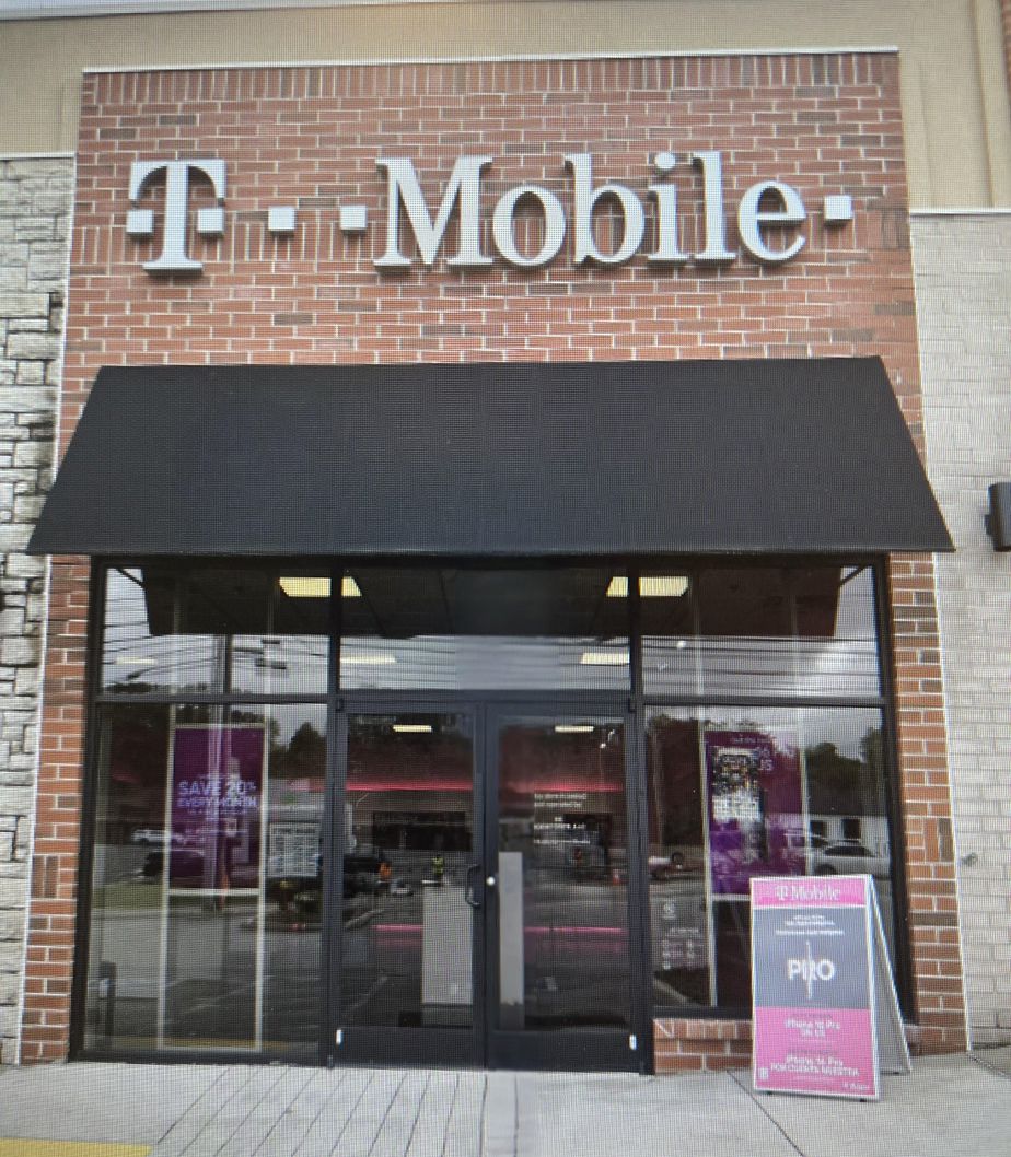 Exterior photo of T-Mobile Store at S Jefferson Ave & Minnear St, Cookeville, TN