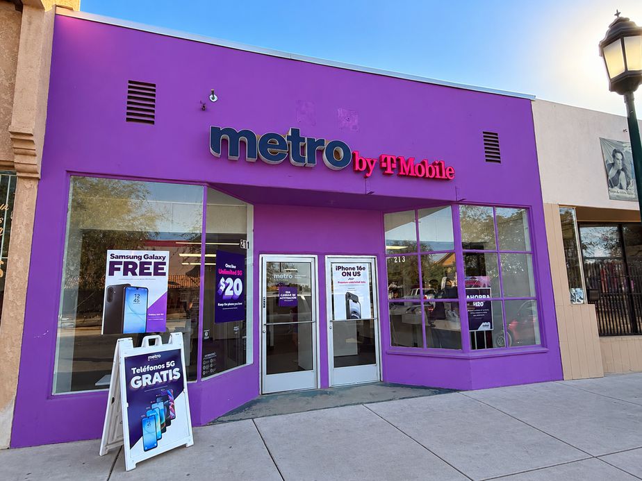 Metro by T-Mobile 211 Bear Mountain Blvd - 211 Bear Mountain Blvd 