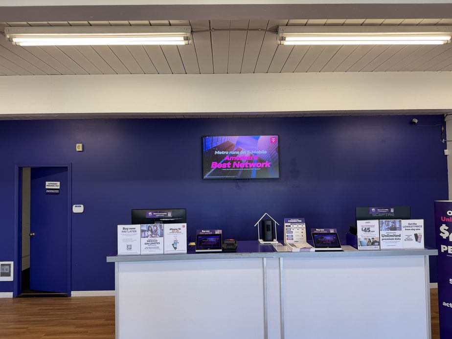 Metro by T-Mobile 225 Rainier Ave S - 225 Rainier Ave S 