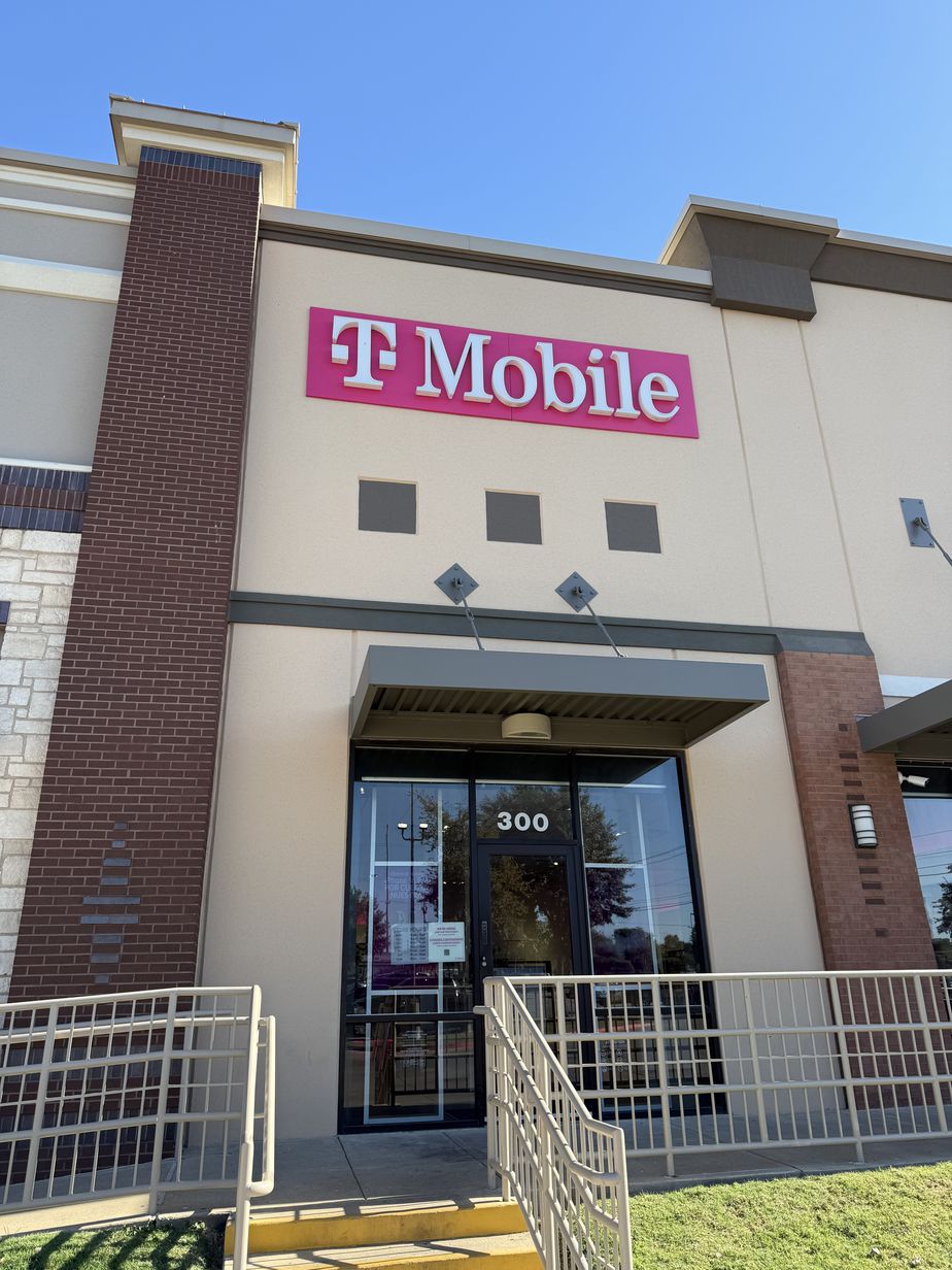 Exterior photo of T-Mobile Store at Ih-35 & Hwy 71, Austin, TX