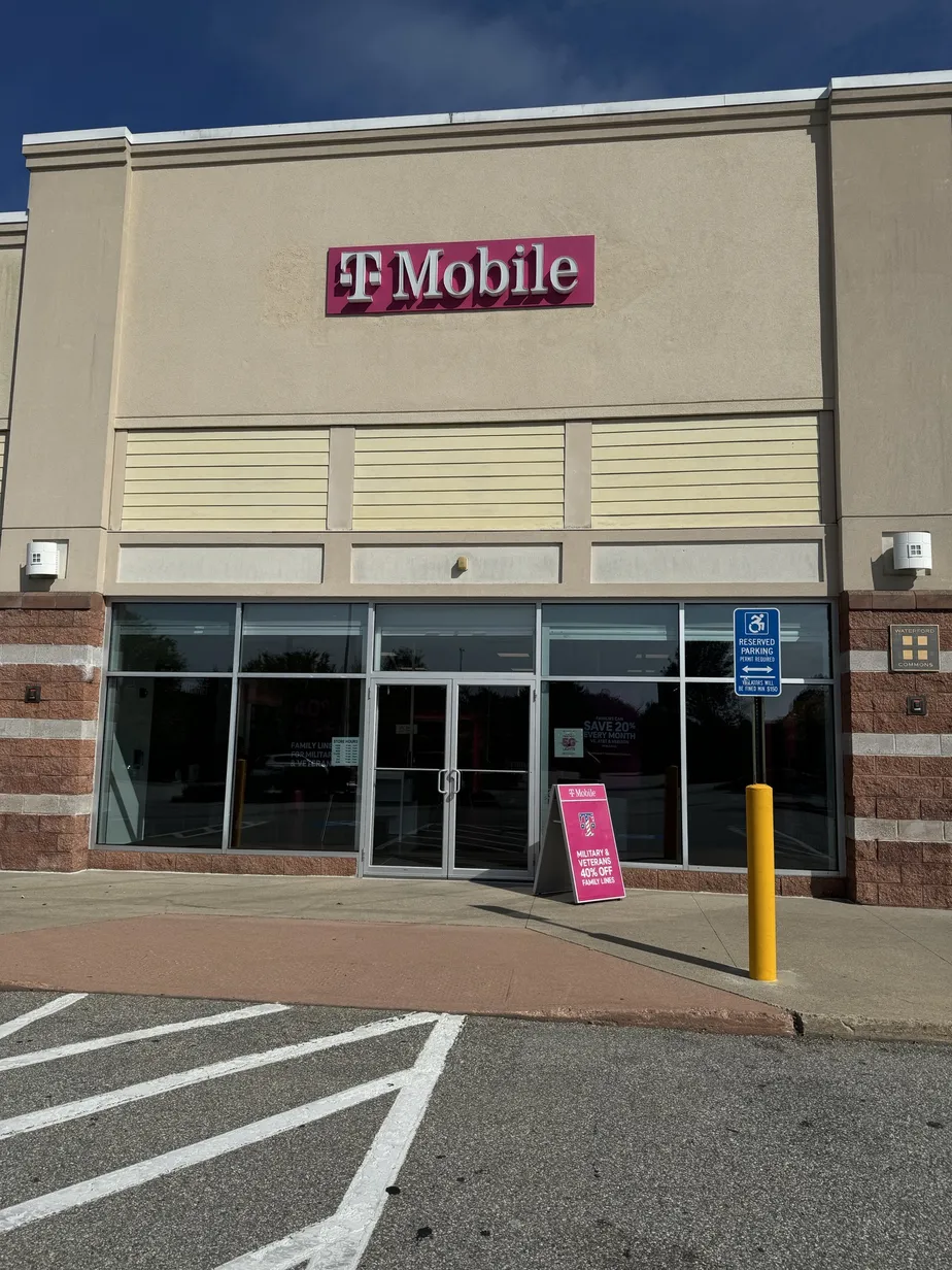  Exterior photo of T-Mobile Store at Waterford Commons, Waterford, CT 