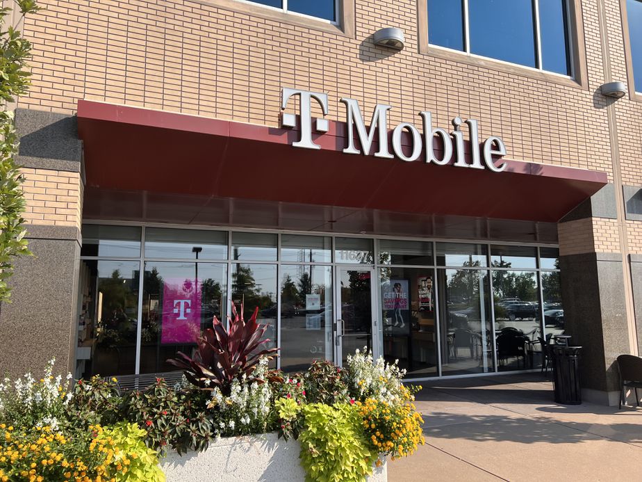 Exterior photo of T-Mobile Store at City Place, Saint Louis, MO