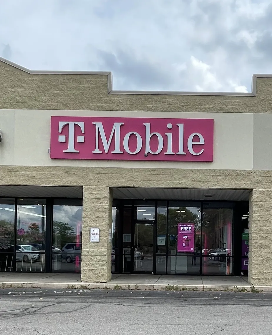  Exterior photo of T-Mobile Store at S Tuttle Rd & Burma Rd, Springfield, OH 