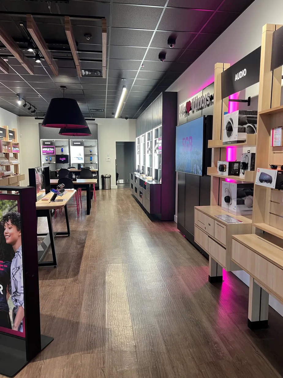  Interior photo of T-Mobile Store at Gurnee Mills - Entrance A, Gurnee, IL 