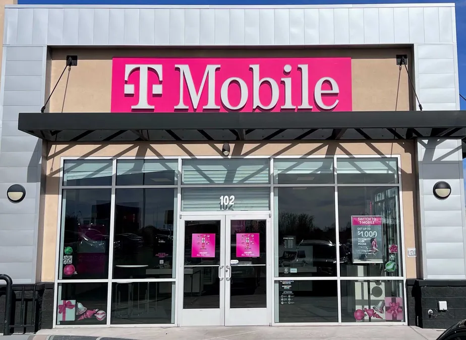 Exterior photo of T-Mobile Store at Unser Blvd NW & Ladera Dr NW, Albuquerque, NM