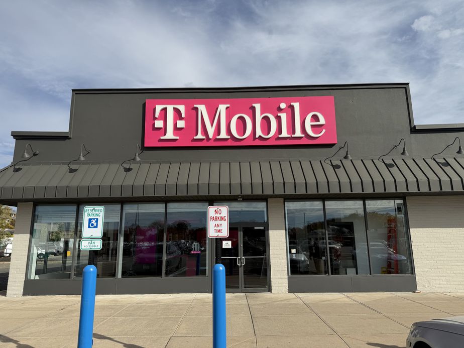  Exterior photo of T-Mobile Store at Forest Ave & Barrett, Staten Island, NY 