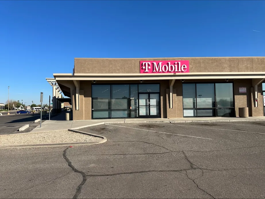 Exterior photo of T-Mobile Store at 28th Dr & N Metro Pkwy E, Phoenix, AZ 