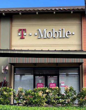 Foto del exterior de la tienda T-Mobile en Makala & Hwy 19, Kona, HI