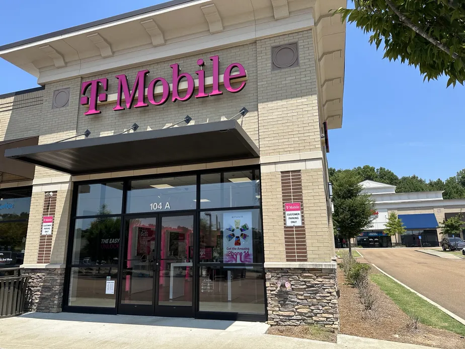  Exterior photo of T-Mobile Store at Jackson Ave W & Allison Cove, Oxford, MS 