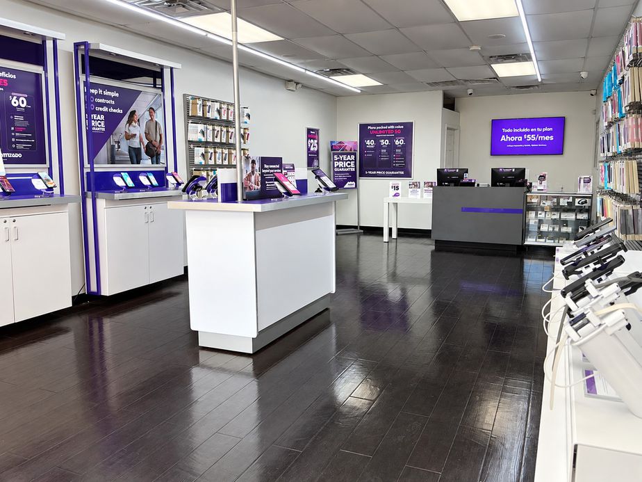 Metro by T-Mobile 5650 Roberts Rd - 5650 Roberts Rd 