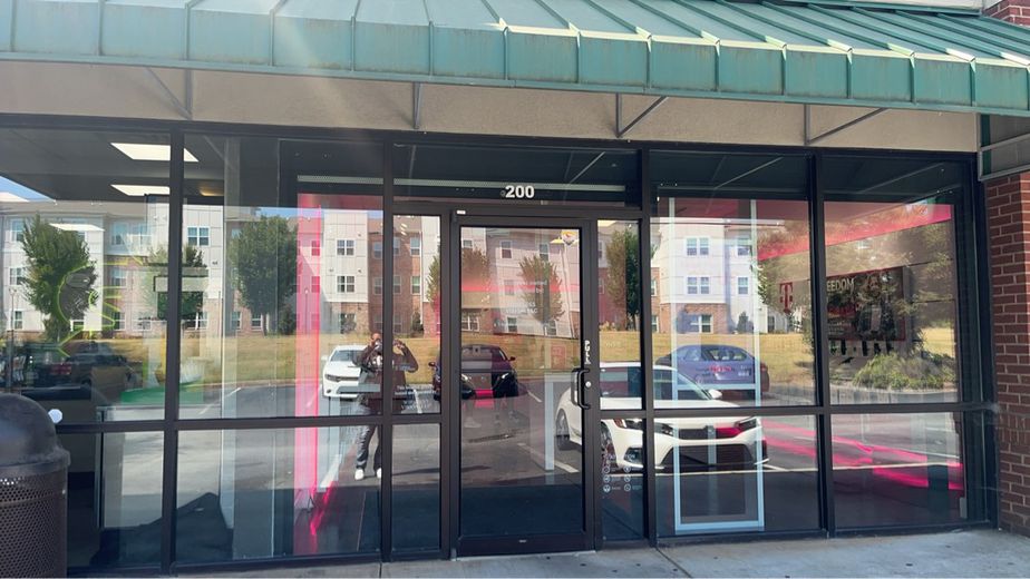 Exterior photo of T-Mobile Store at Acworth Oaks, Acworth, GA