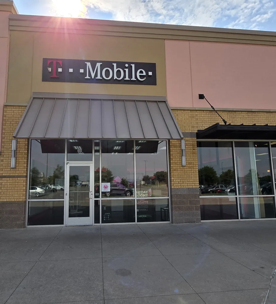  Exterior photo of T-Mobile Store at Market Place Blvd & I-40, Shawnee, OK 