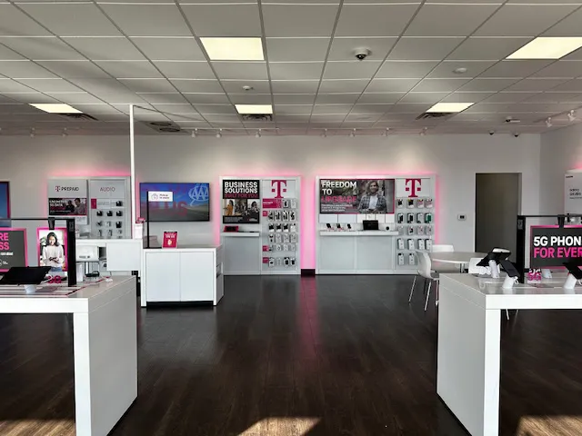  Interior photo of T-Mobile Store at Clovis Retail Center, Clovis, NM 
