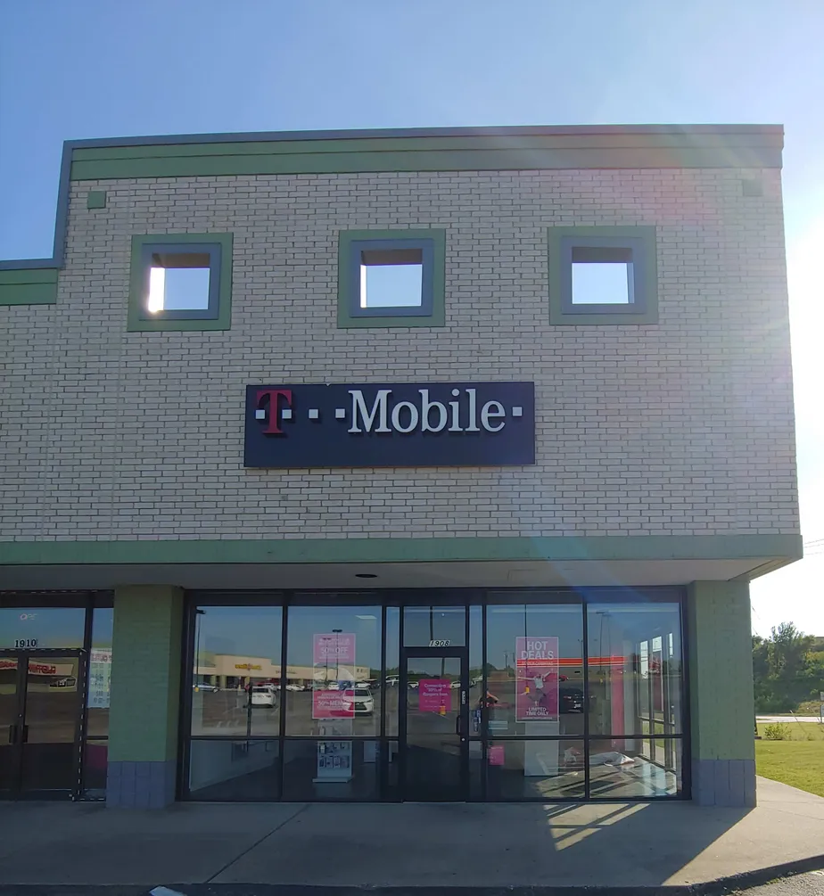 Exterior photo of T-Mobile store at Ephriham Ave & Nw 18th St, Fort Worth, TX