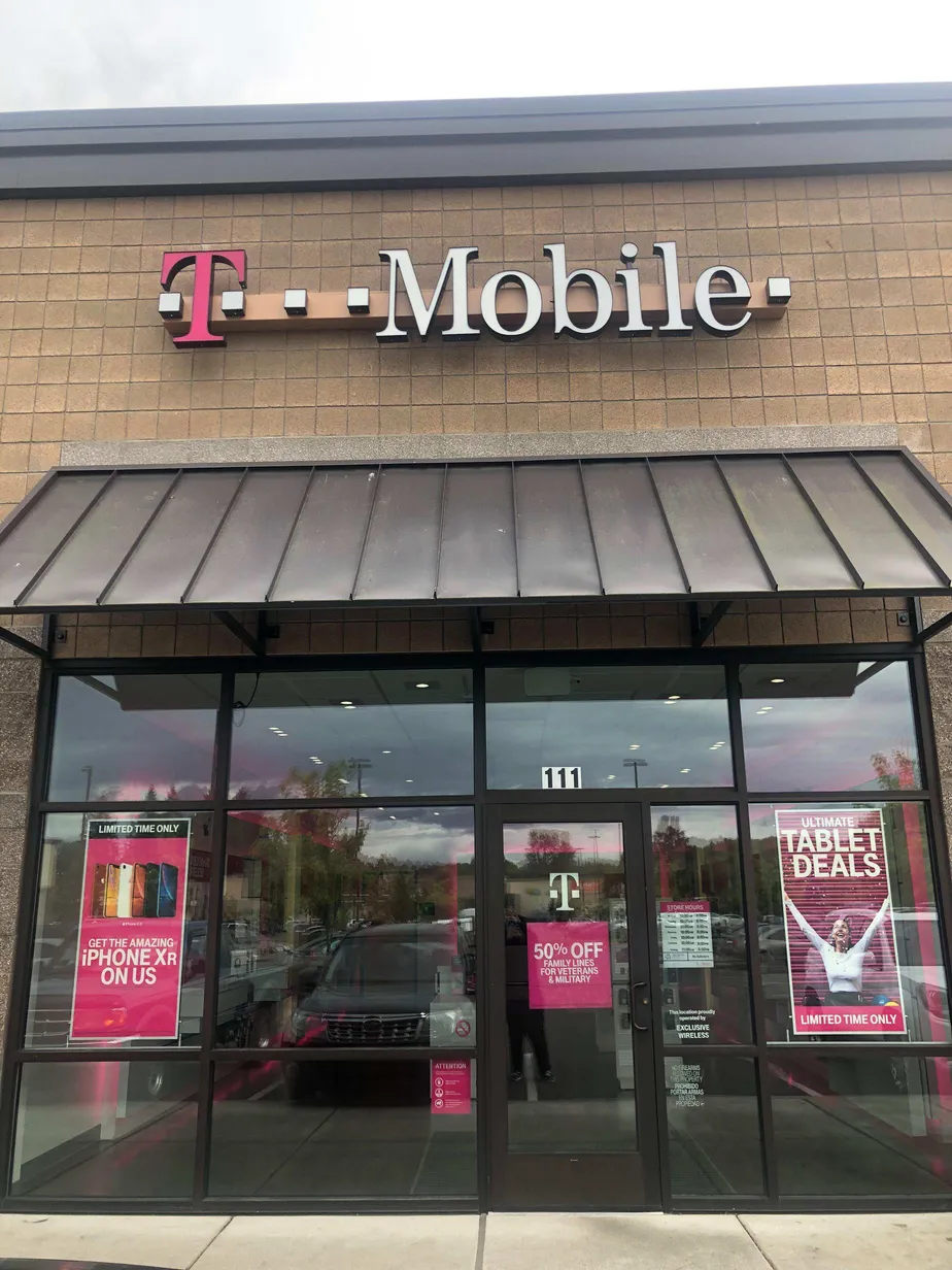 Exterior photo of T-Mobile store at Scotton Way & 10th, Battle Ground, WA