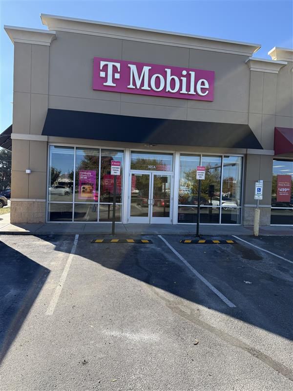  Exterior photo of T-Mobile Store at Douglas & Mulberry, LEES SUMMIT, MO 