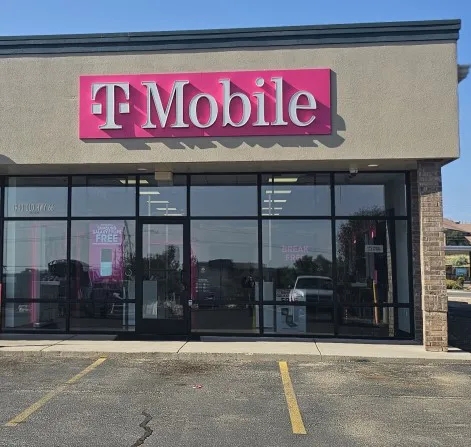 Foto del exterior de la tienda T-Mobile en US 66 & Edgewood, Edgewood, NM