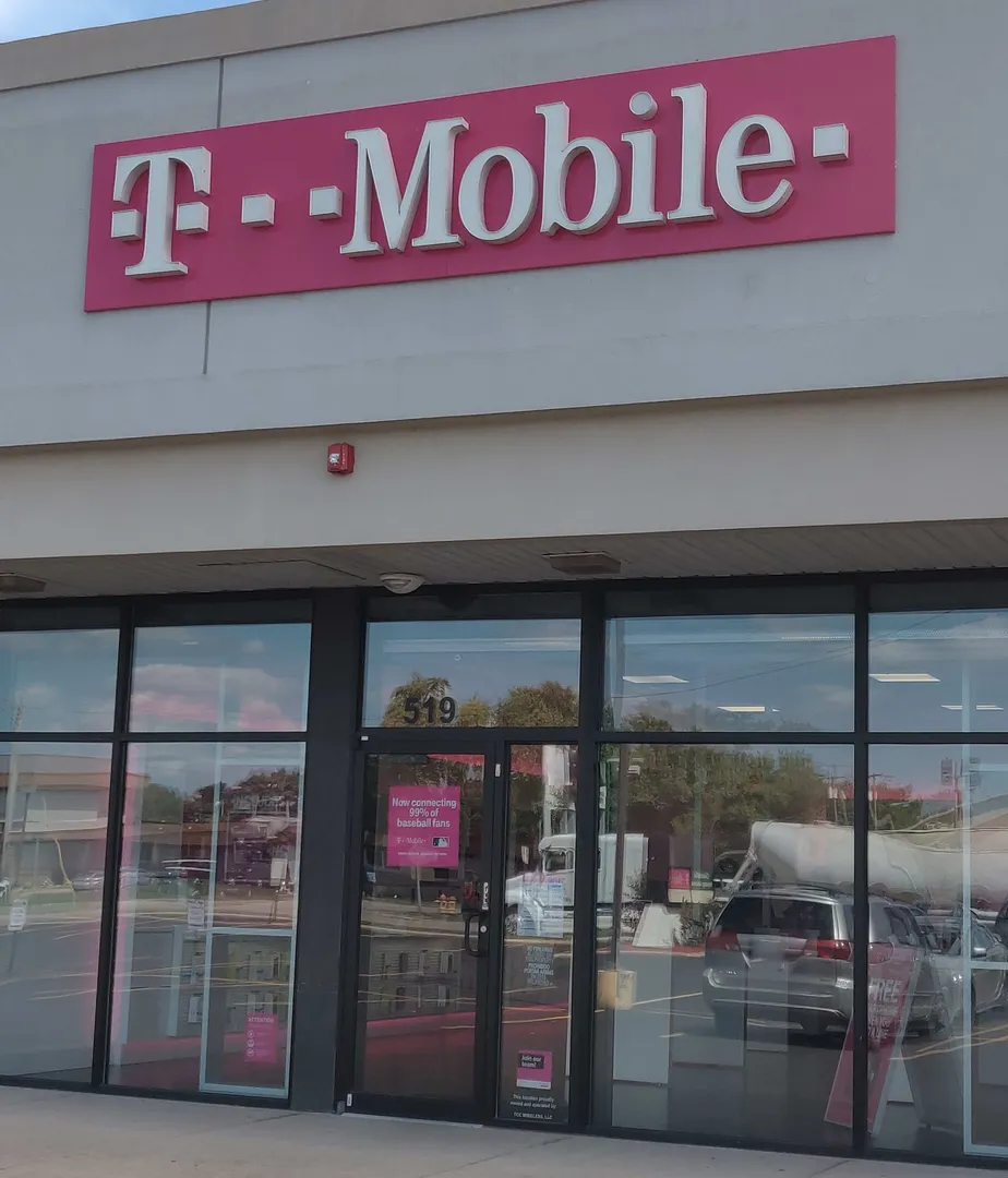 Exterior photo of T-Mobile store at Norris Dr & Wake St, Ottawa, IL