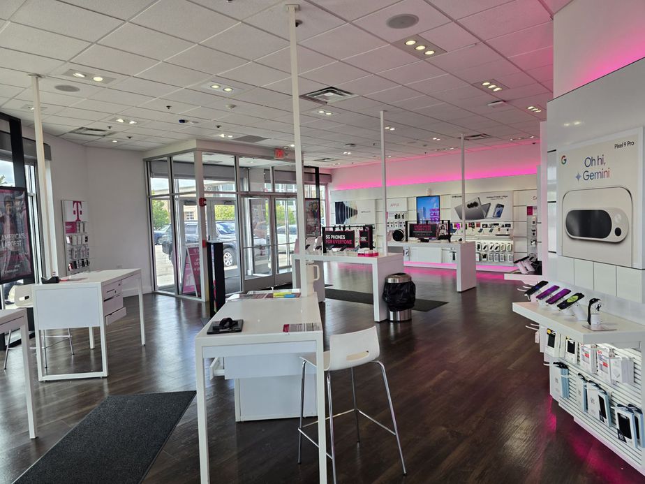 Interior photo of T-Mobile Store at North & Schmale, Carol Stream, IL