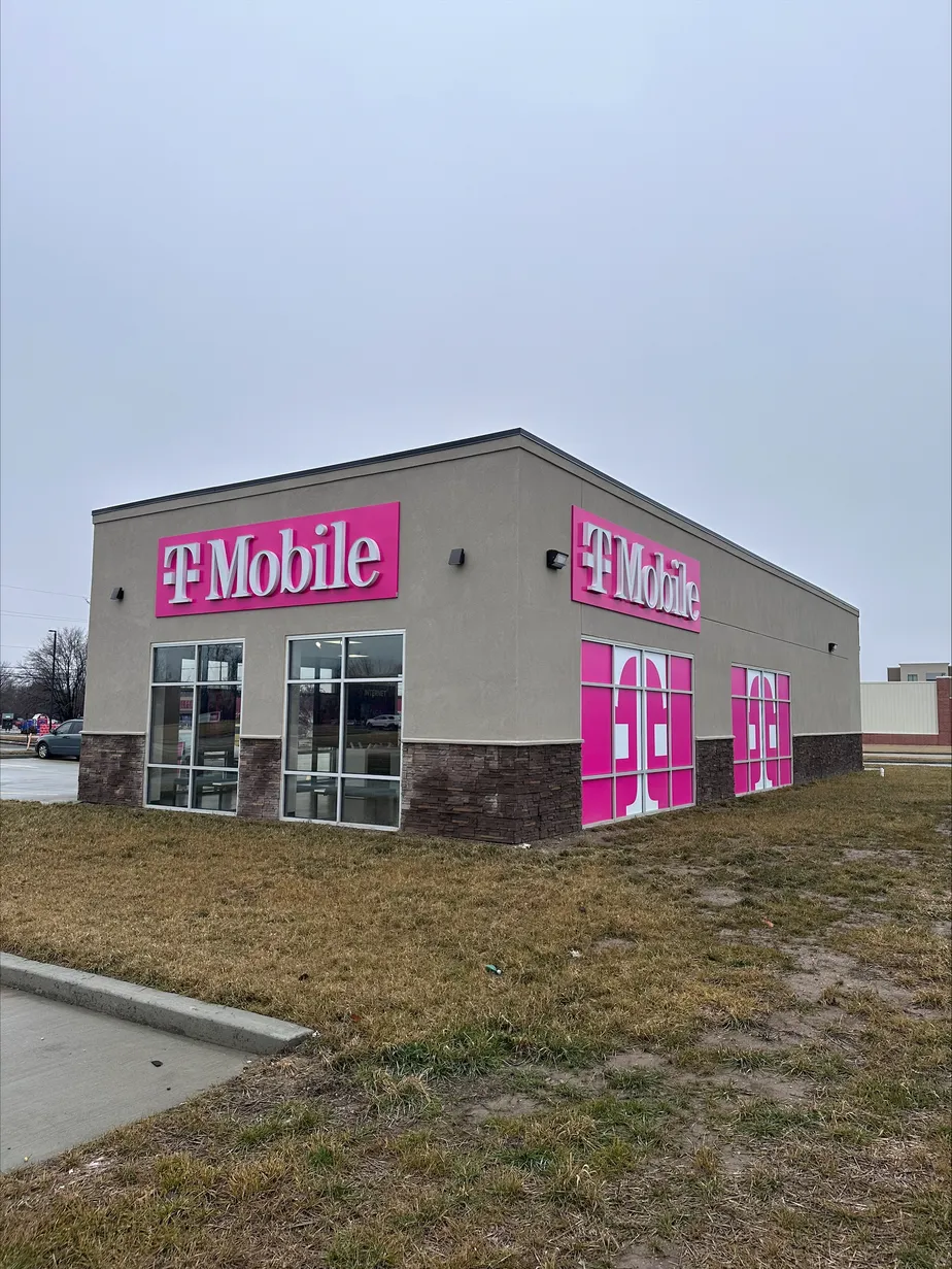 Foto del exterior de la tienda T-Mobile en Crooked Creek Crossing, Centralia, IL