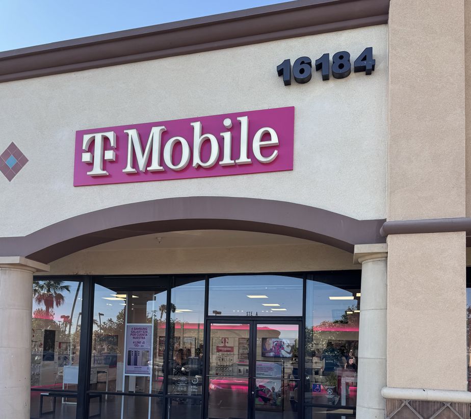 Exterior photo of T-Mobile Store at Foothill & Citrus, Fontana, CA