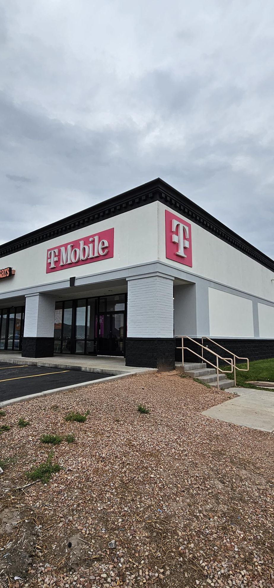 Exterior photo of T-Mobile Store at S St & 1500 St S, Richfield, UT