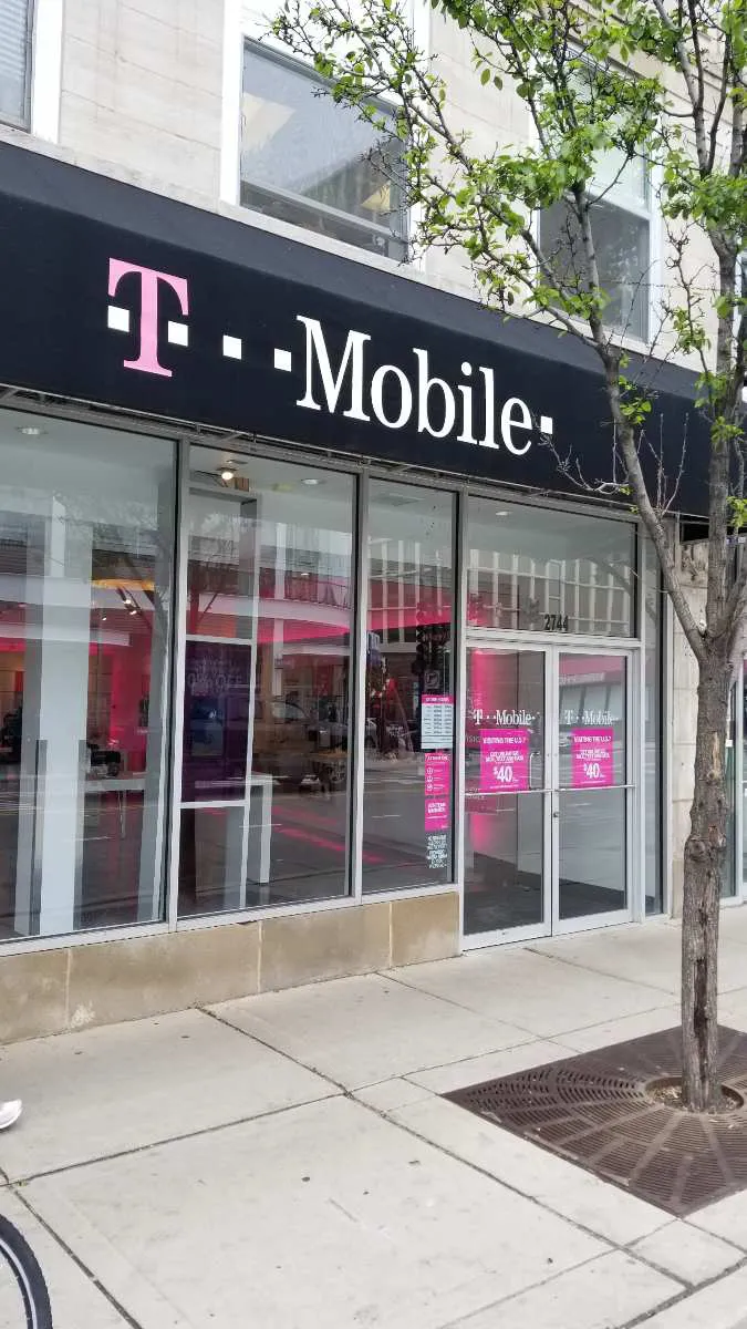 Exterior photo of T-Mobile store at Clark St & Diversey Pkwy, Chicago, IL